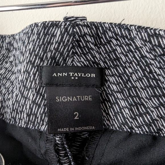 Ann Taylor Signature Shorts 2 - Picture 3 of 3